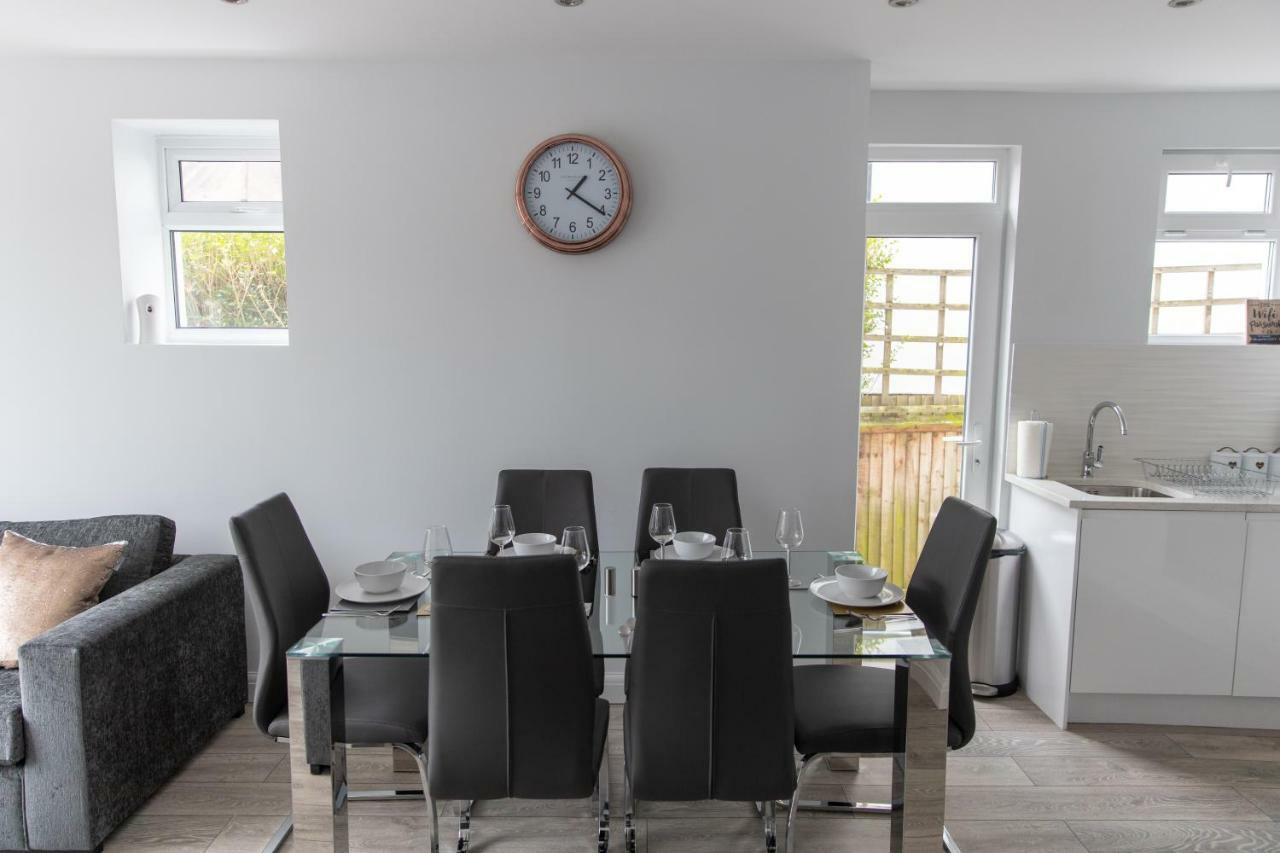 London Northwick Park Serviced Apartments By Riis Property Harrow Exterior photo