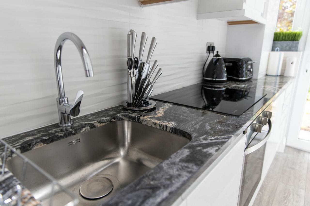 London Northwick Park Serviced Apartments By Riis Property Harrow Exterior photo