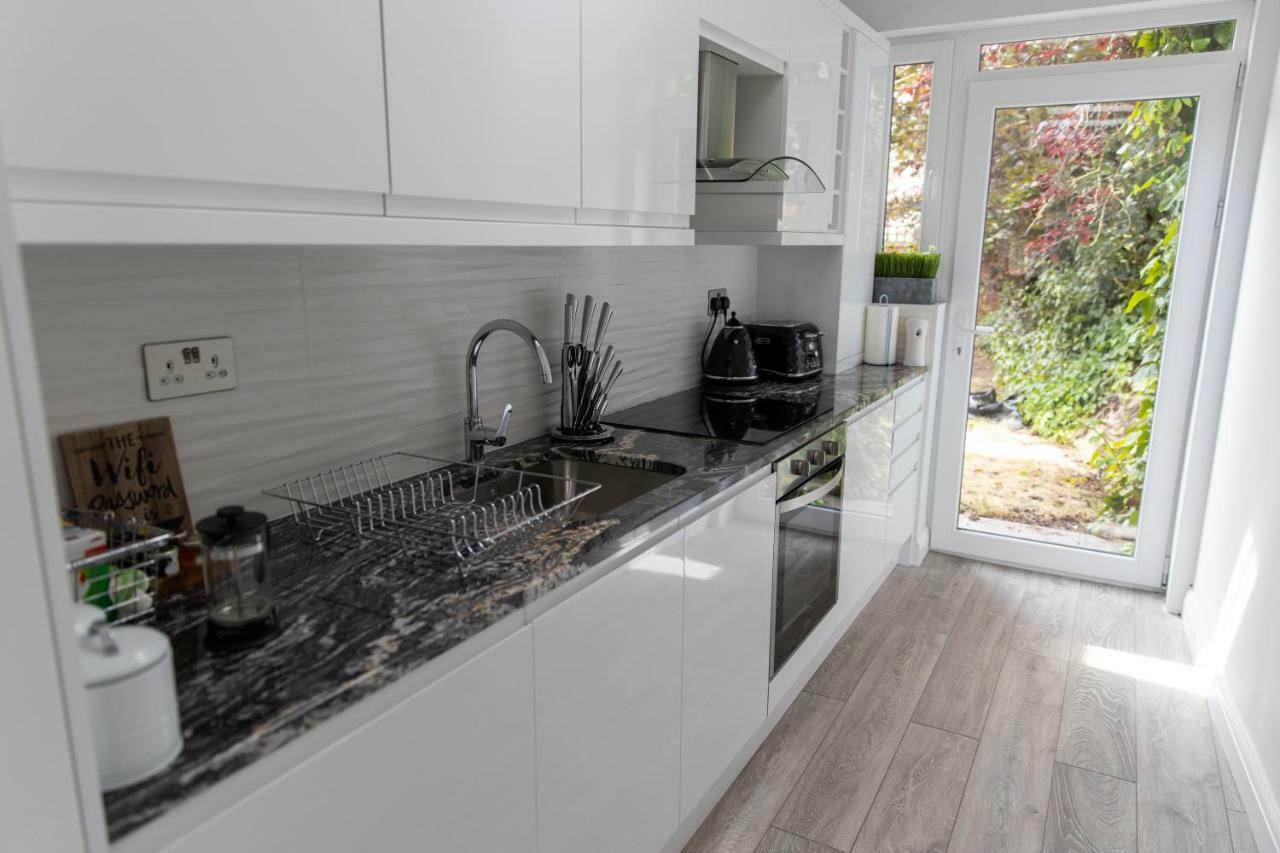 London Northwick Park Serviced Apartments By Riis Property Harrow Exterior photo